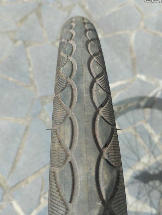 2 pneus+câmaras ar 26x1.75 com 95% piso, quase novos