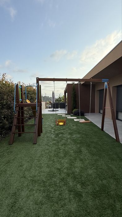 Baloico madeira + escorrega + cadeira madeira e cadeira Bebe