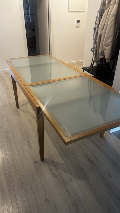 Mesa de jantar extensivel em madeira e vidro temperado