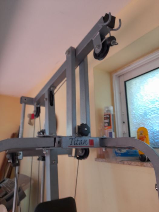 Weight training machine492043962355568641