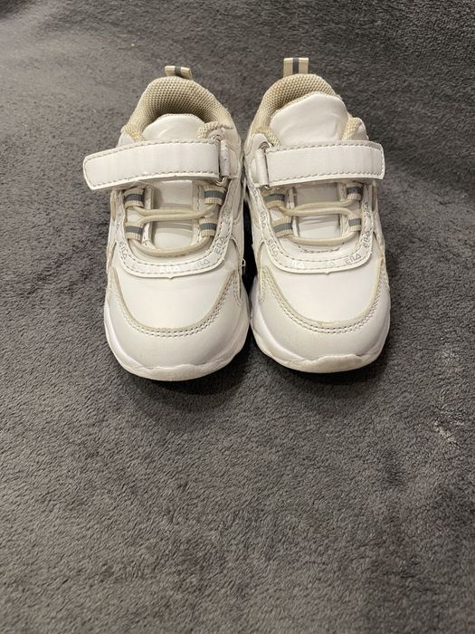 Кросівки дитячі.