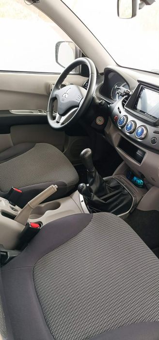 Mitsubishi L200 4x4 com 154 mil km reais.