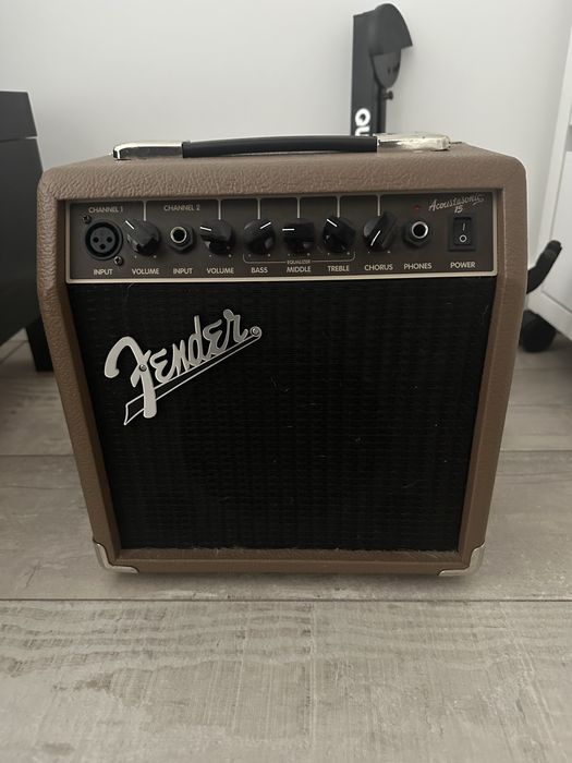 Fender acoustasonic 15