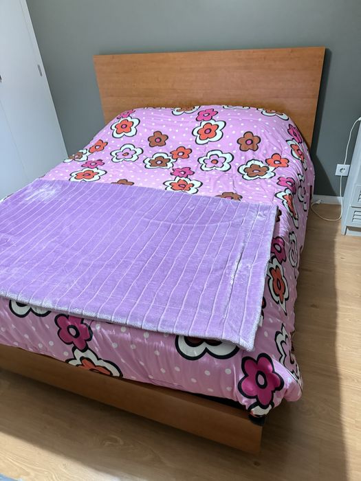 Estrado/cabeceira de cama em madeira