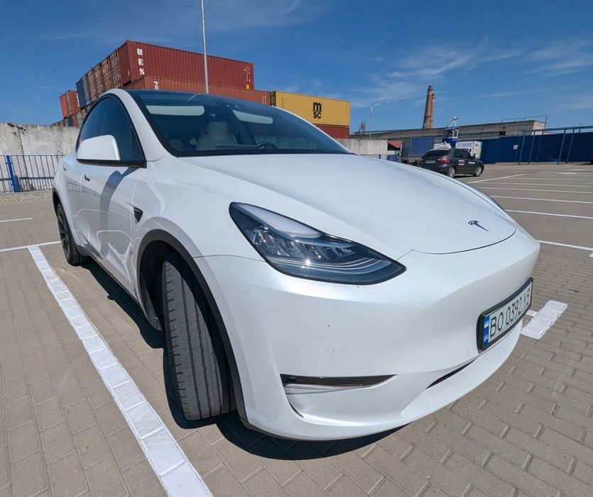 Tesla Model Y Long Range Dual Motor 2021 | 44 тис. км | Батарея 88.5% | Білий салон