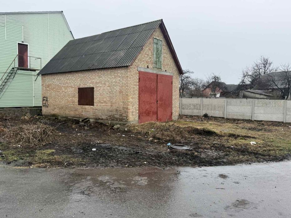 Продається гараж, в м. Сквира, з документами.