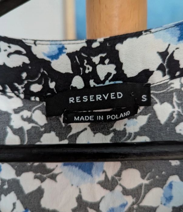 Sukienka midi Reserved