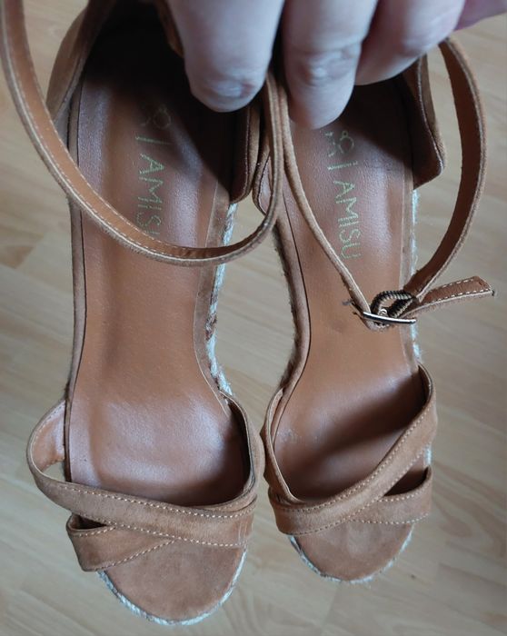 Buty na koturnie