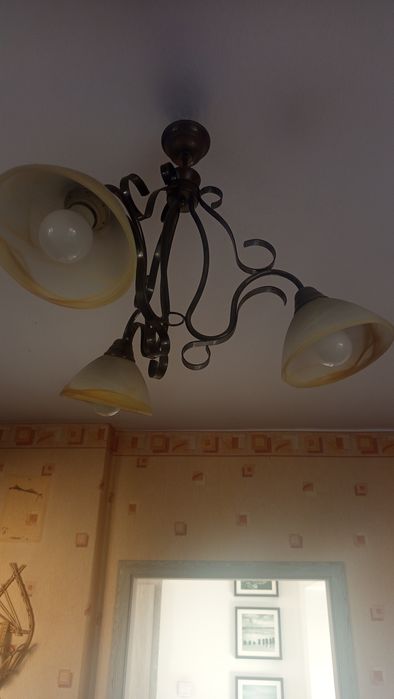 Żyrandol z trzema oprawami