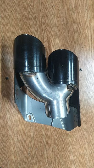 Porsche macan  95b насадка вихлопної ліва 95b253681aq