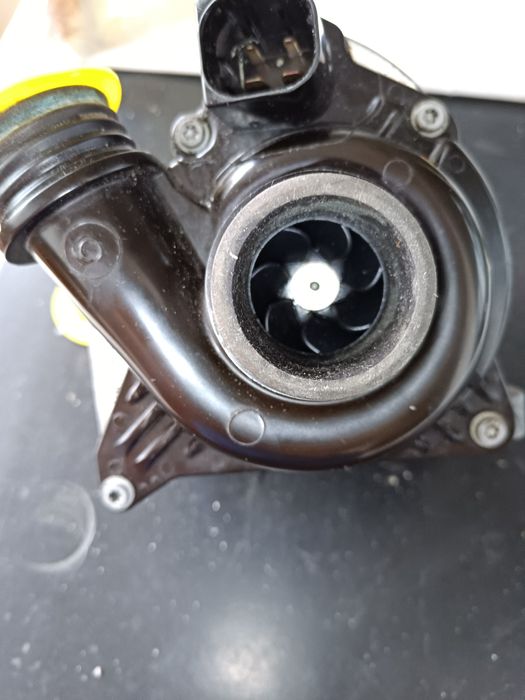 Продам електропомпу водяную на BMW X5 E70 (2007-2013)