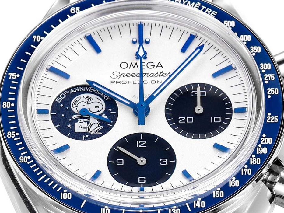 Годинник кварцовий Omega Speedmaster "Silver Snoopy Award" 50th Anniversary features a 42mm