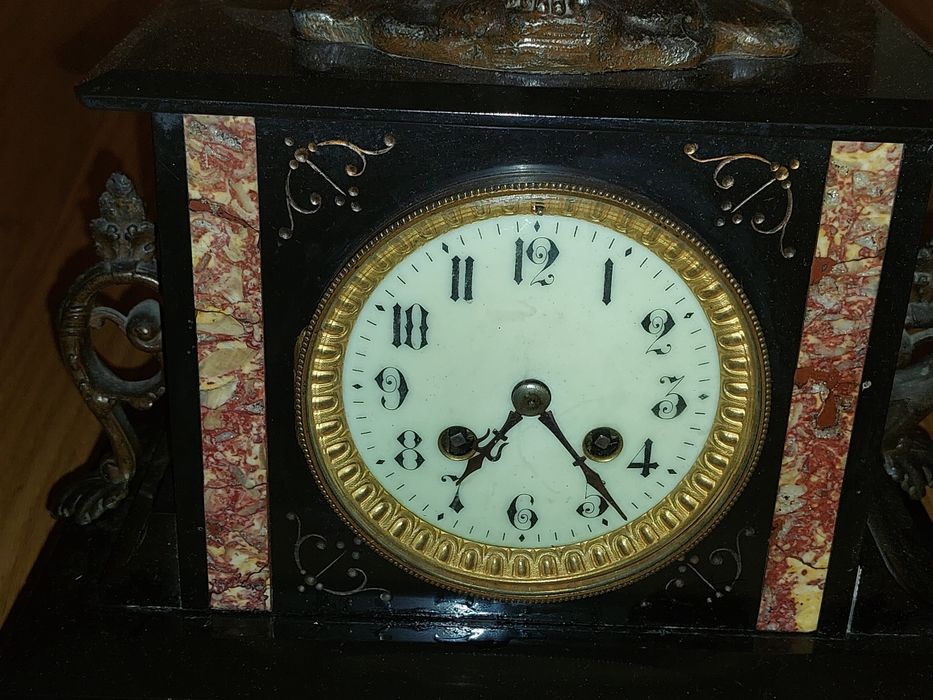 Relógio antigo de mesa