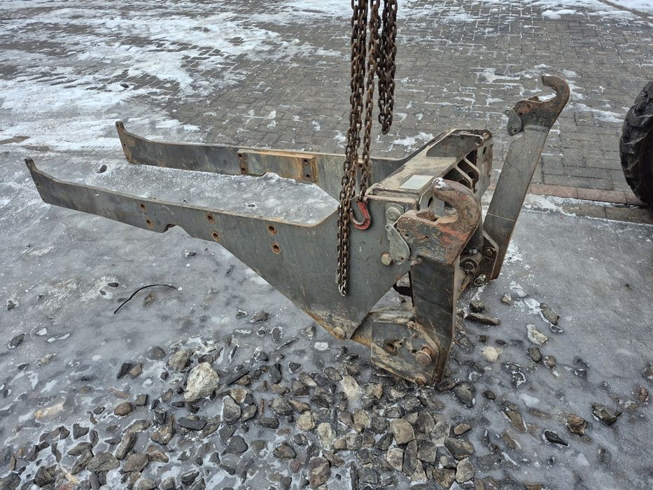 Przedni Tuz podnosnik  do traktora Renault lub innego  zaczep 3-puktow