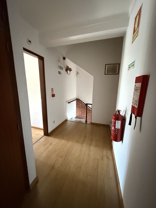Residencial / Alojamento Local com 7 Suites + Bar + Terraço