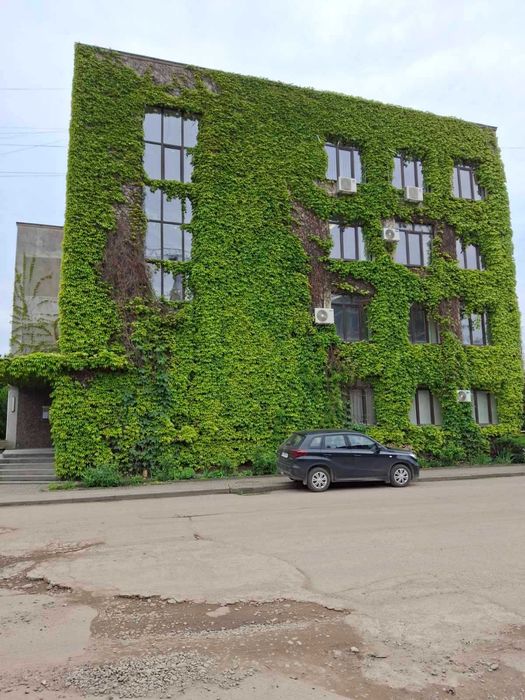 Здається в оренду офісний центр 2000м.кв.