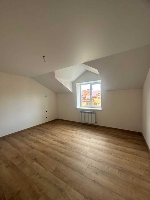 Продаж  просторої  3-кімнатної квартири з ремонтом у  Нетішині