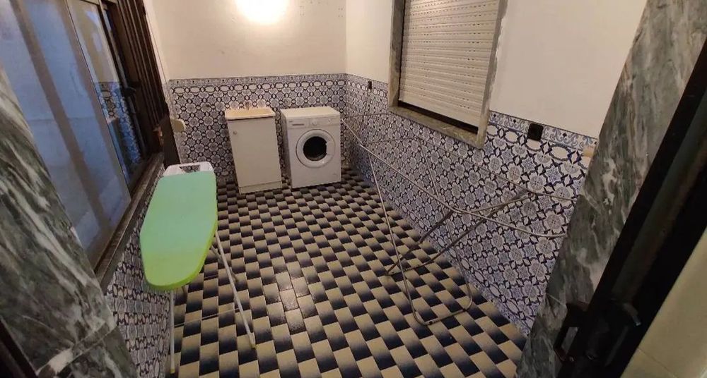Quarto mobilado para arrendar