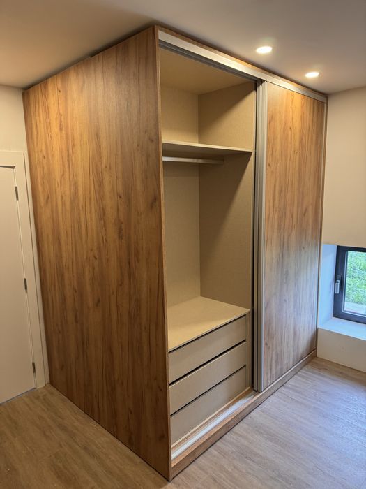 Cozinhas e roupeiros por medida