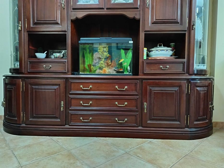 Móvel de sala com vitrine