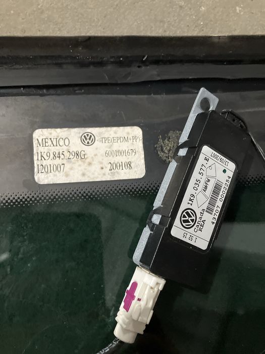 VW Golf V 5 kombi - szyba karoseryjna tył prawa