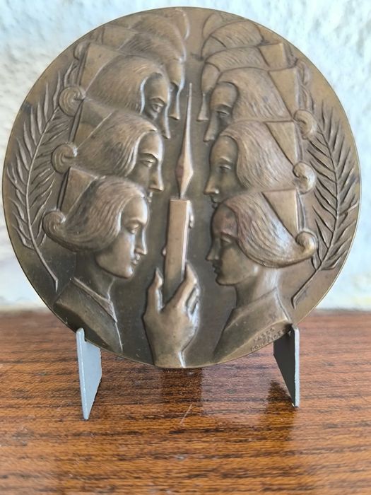 Medalha em Bronze comemorativa do 1º Congresso Nacional de Enfermagem, 12 a 16Novembro de 1973