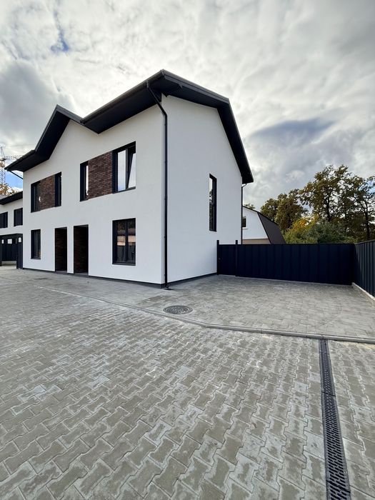 Продам Дуплекс поруч з Парком Дубки. Розвинена Локація. Без Комісії !