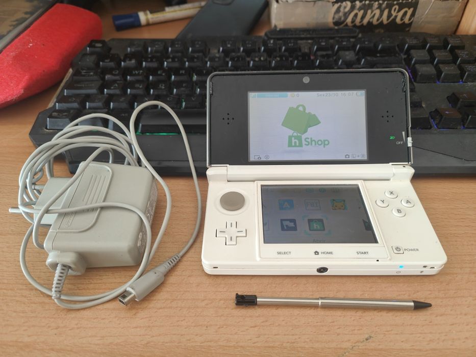 Nintendo 3ds branca desbloqueada