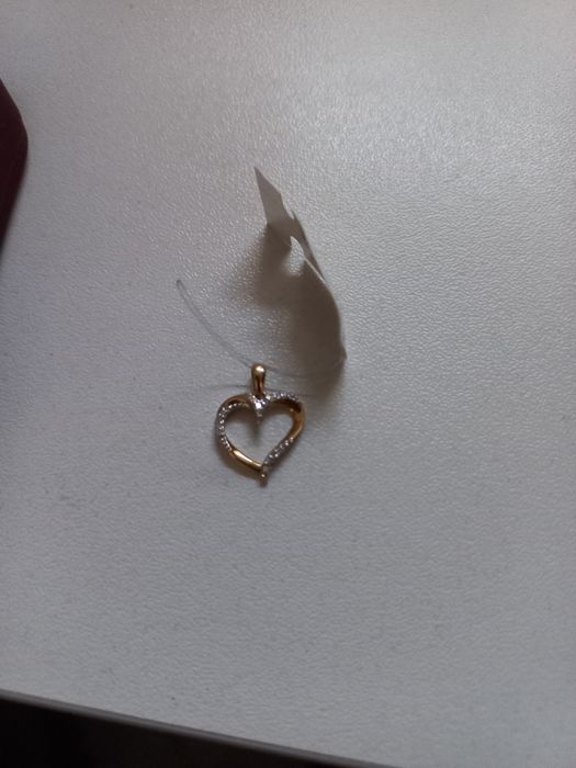 Złota zawieszka serce z prawdziwymi diamentami