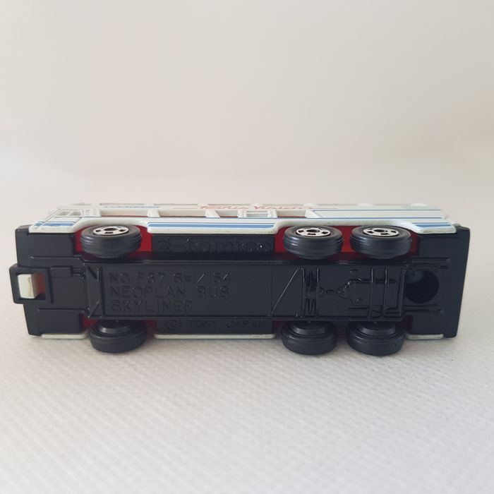 Tomica F37 Neoplan Bus Skyliner
