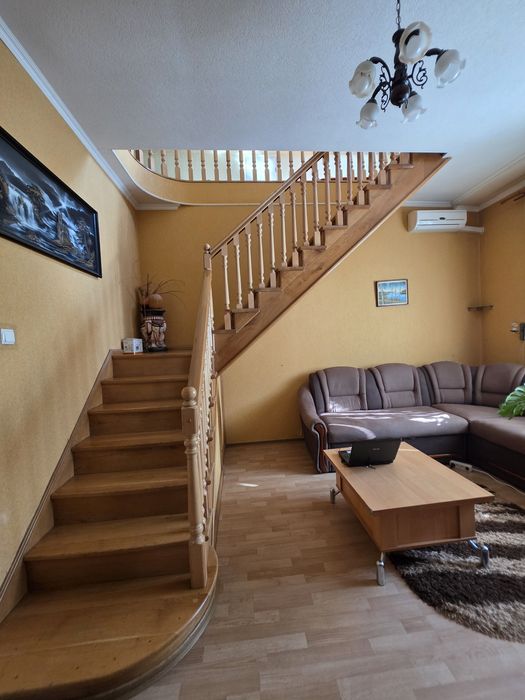 Будинок + приміщення