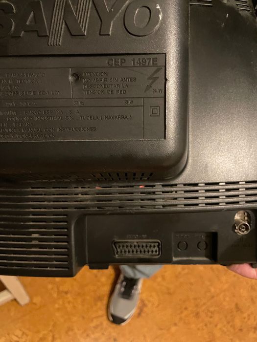 TV Televisão Sanyo 30 a 35 cm a funcionar