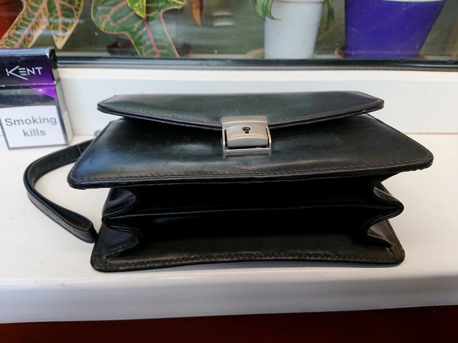 Легкая и удобная  кожаная барсетка из Англии!