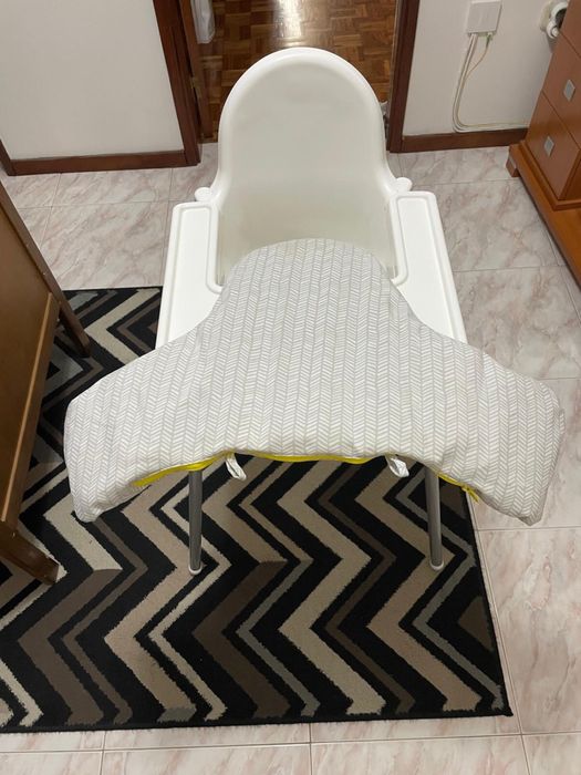 Cadeira de criança com almofadas