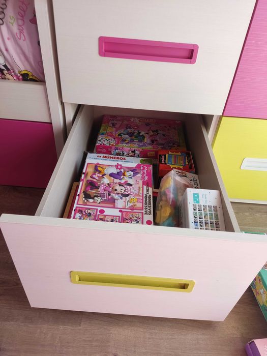 Beliche com 2 camas, 2 gavetões e 8 gavetas