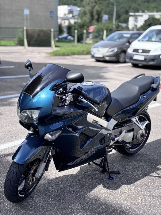Motocykl HONDA VFR 800
