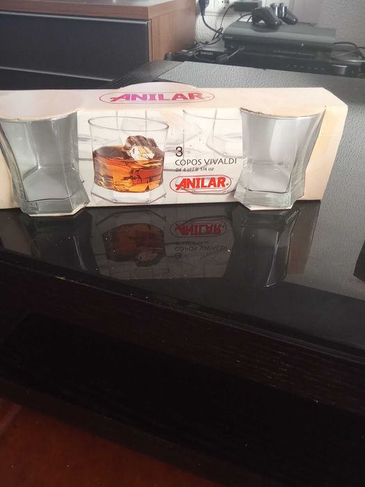 Vendo 2 conjuntos de copos de whisky da marca anilar novos