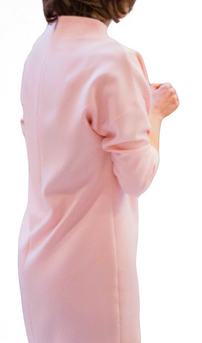 Wygodna sukienka koktajlowa wieczorowa na imprezę jasny róż xs [34)