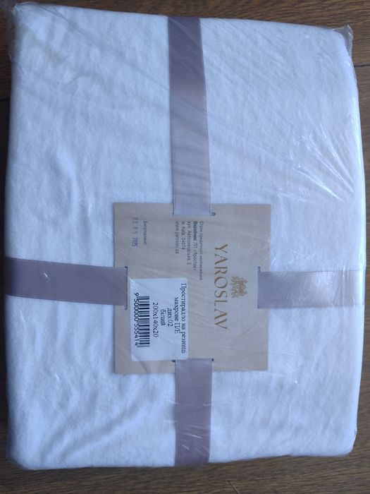 Махрові НОВІ простирадло на резинці розмір 140  білий колір