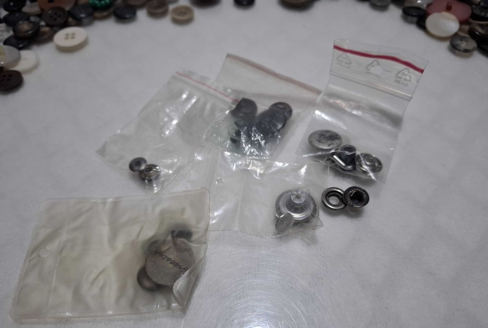 Guziki itp. duży zestaw, mix, 280g (Guzik)