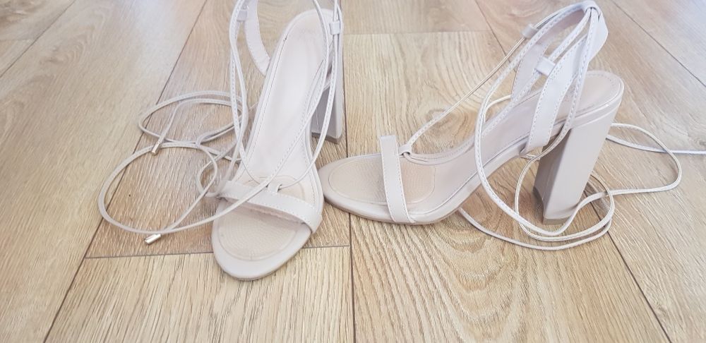 Buty damskie sandaly wiązane na obcasach