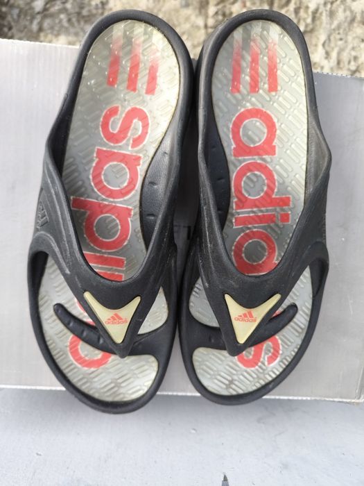 Шльопанці фірми Adidas