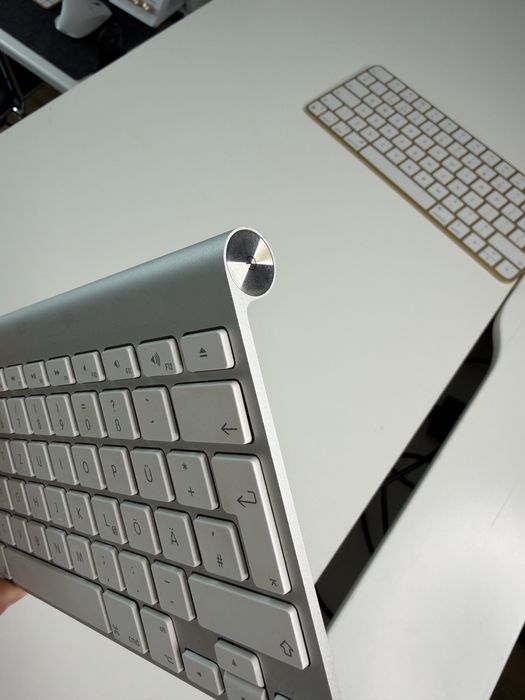 klawiatura apple na baterie.