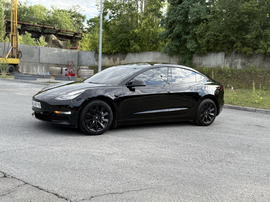 Продам  Tesla 3