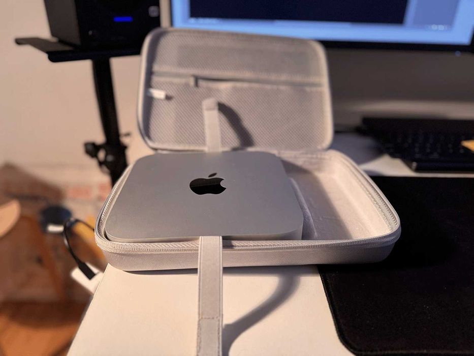 Apple Mac Mini M2 Pro + Acessórios (Satechi Hub + Case co2CREA)