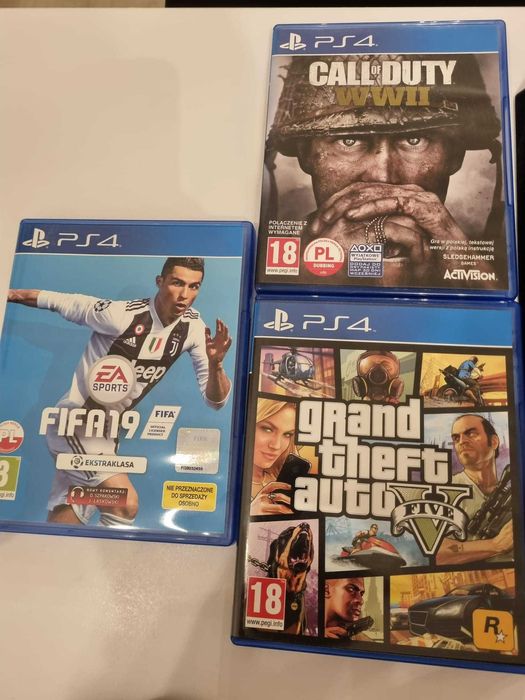 PS4 1 TB Pro + 2 pady + 3 gry