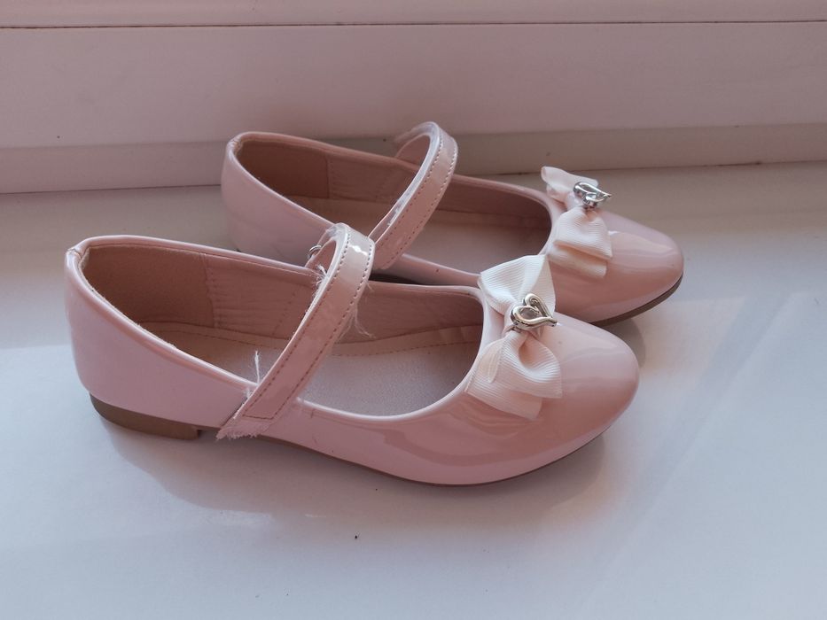 Baleriny półbuty dziewczynka 33 buty lakierki