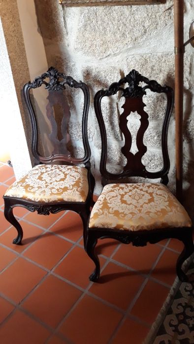 Par de Cadeiras D.José séc XVIII em pau santo