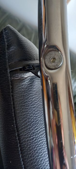 Cadeirão em pele  italiano