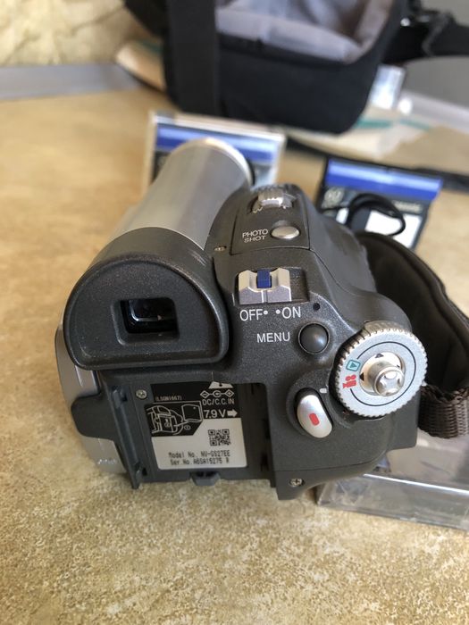 Видеокамера  Panasonik nv-gs27ee